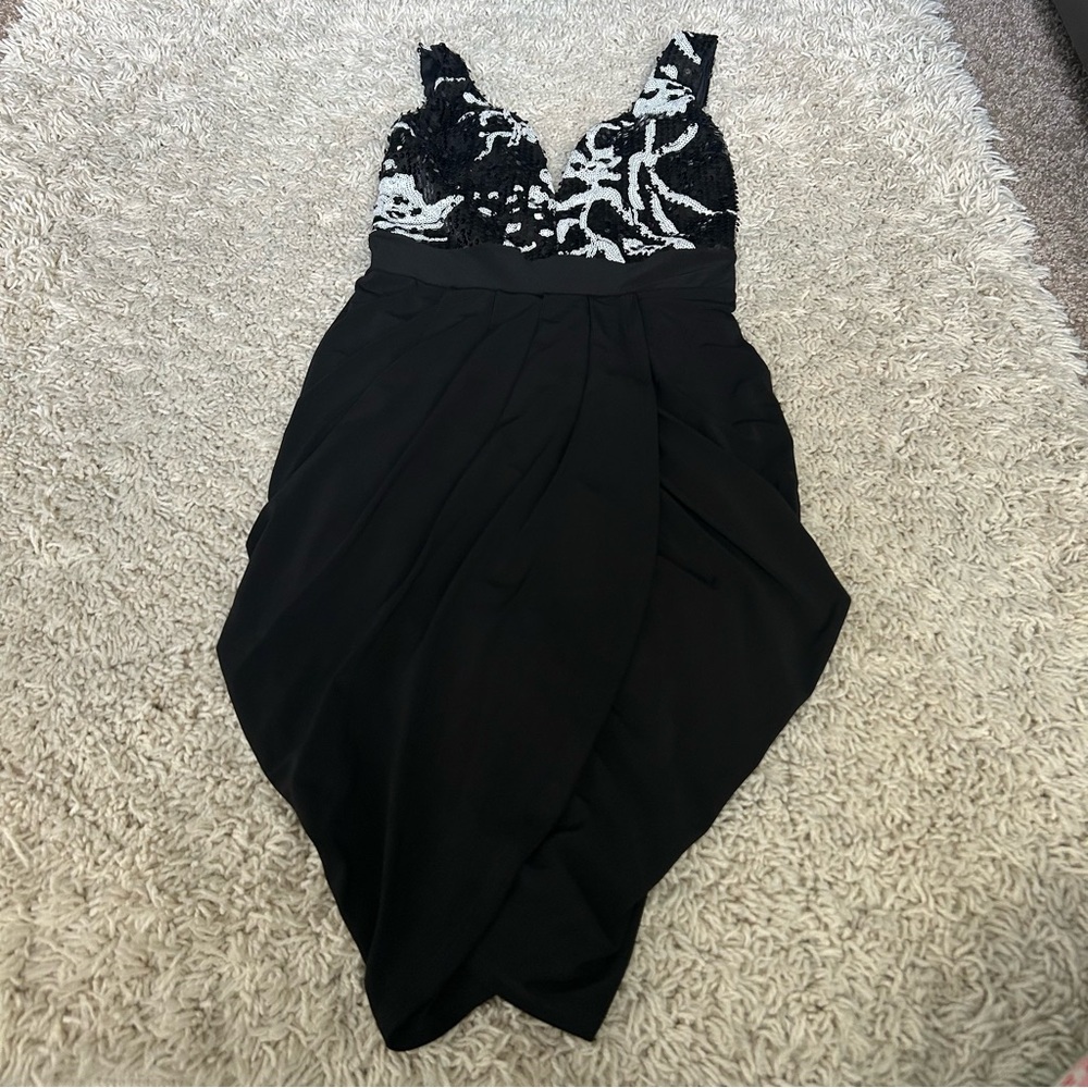 Dress - Picture 3 of 3